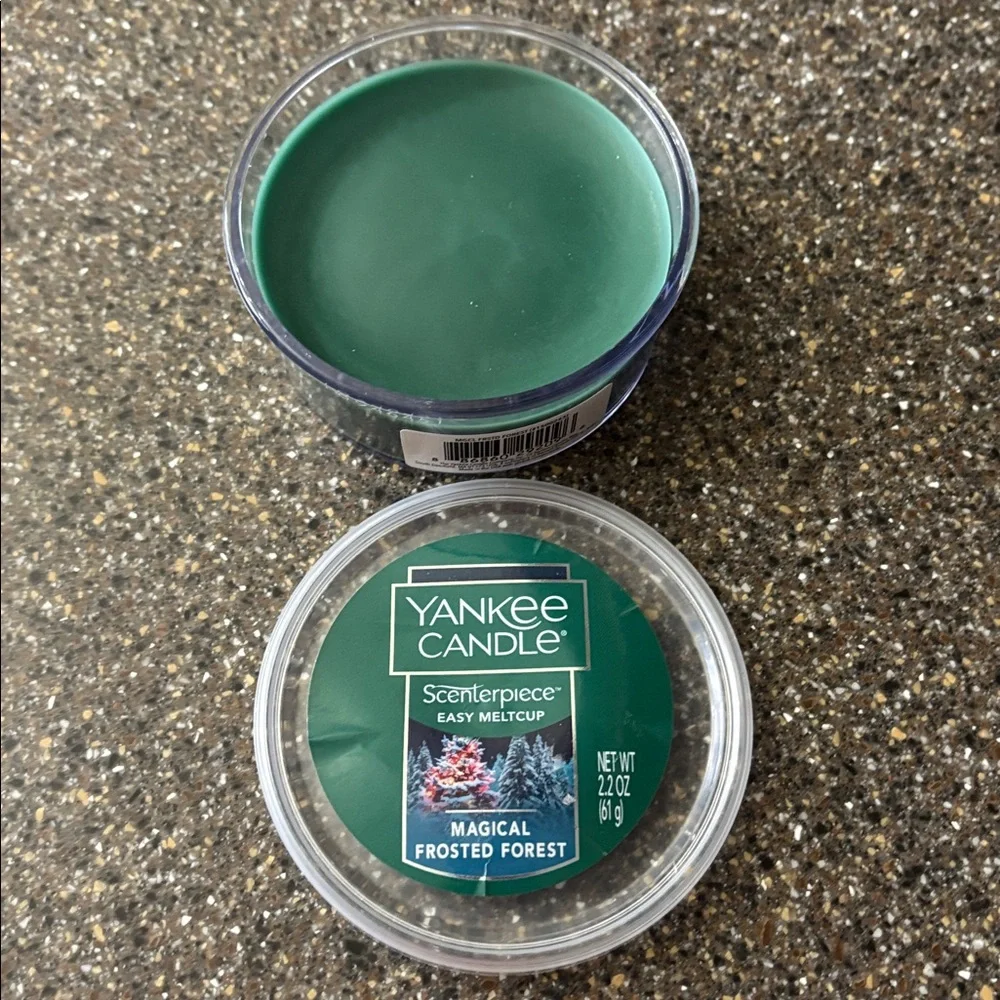 Yankee Candle Scenterpiece MeltCup in Green Magical Frosted Forest